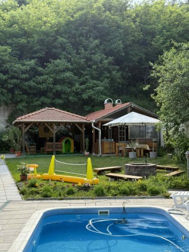 Vendeghaz-kulteri-resz (1)