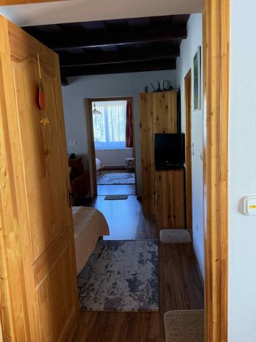 Csaladi-szoba-bejarat